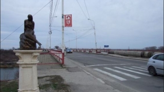Ultima oră: Tentativă de suicid pe podul de la Năvodari!