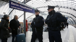 Poliția berlineză, înarmată cu mitraliere în zona concertelor de Revelion