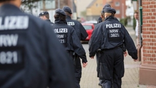 Poliția germană a luat cu asalt o tabără de refugiați, după ce un bărbat s-a baricadat în interior