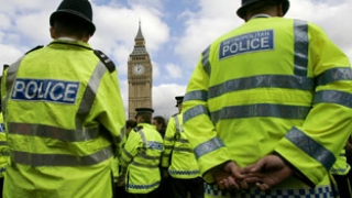 Nouă suspecți reținuți de poliția britanică, în urma unui atac asupra unui solicitant de azil