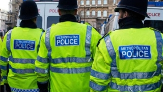 O femeie rănită și patru arestări, într-o operațiune antiteroristă în Marea Britanie