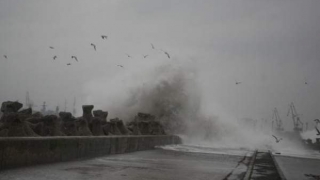 Porturile de la Marea Neagră, închise din cauza condițiilor meteo