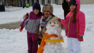 Școala ”Gheorghe Țițeica” și-a făcut armată de... oameni de zăpadă