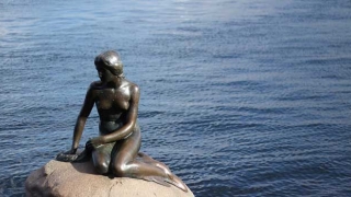 Statuia Mica Sirenă din Copenhaga, vandalizată