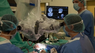 Premieră în sistemul medical românesc: Operaţie pe creier cu pacientul treaz