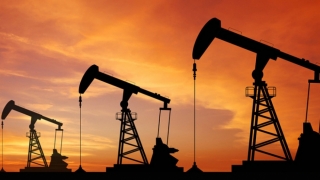 Prețul petrolului a crescut cu 2%, ca reacție a atacului cu rachete al SUA în Siria