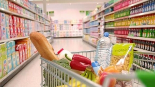 Proiect de lege: hypermarketurile, motivate să doneze alimente