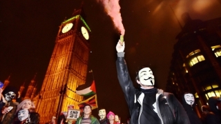 Aproape 60 de persoane arestate la Londra, în timpul unui protest Anonymous