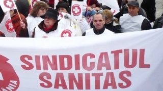 Sindicaliști din Federaţia Sanitas pichetează Ministerul Sănătăţii