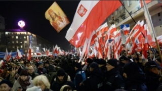 Prim-ministrul polonez, evacuat cu sprijinul poliției din clădirea Parlamentului