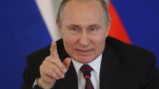 Putin lansează prima centrală nucleară plutitoare
