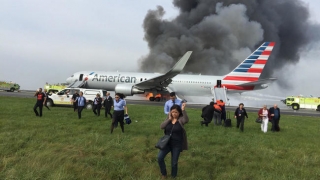 Zeci de persoane rănite în urma evacuării unui avion pe un aeroport din SUA