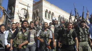 Rebelii sirieni au lansat o nouă ofensivă împotriva Statului Islamic