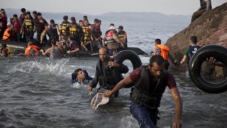 Vastă rețea de trafic de migranți, destructurată în Grecia. 13 persoane arestate