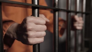 Amendament la codurile penale: Reţinerea pe motive netemeinice se pedepseşte cu închisoarea