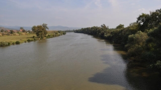 Copilul dispărut în râul Mureș a fost găsit mort