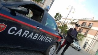 Cetăţean român, cercetat în Italia după ce a încercat să intre cu un tractor în mulţime