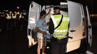 Român care transporta cu un microbuz 24 de imigranţi afgani, arestat în Austria