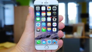 Românii au cumpărat iPhone7 şi 7 Plus de 1.000.000 de euro în trei zile