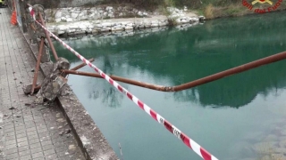 Trei români au murit după ce au căzut cu maşina într-un râu, în nordul Italiei