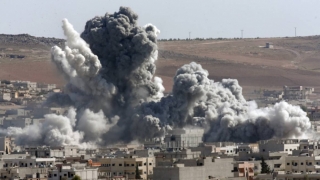 Zeci de civili au fost ucişi într-o serie de bombardamente ale regimului de la Damasc