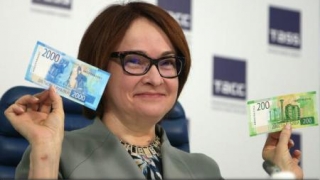 Rusia emite o nouă bancnotă, cu imagini din Crimeea