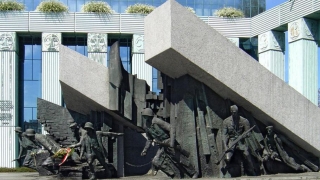 Ruşii vor să sancționeze Polonia pentru că desființează monumentele sovietice