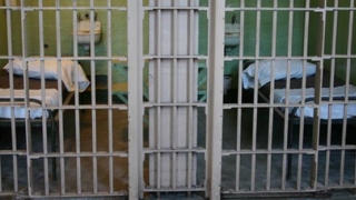 Prins în urma unei evadări, un violator s-a spânzurat în penitenciar