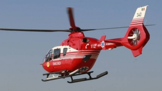 Bebeluș cu o malformație congenitală, tranportat la spital cu un elicopter SMURD