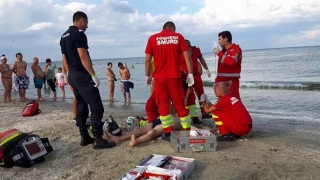 Turist resuscitat pe plajă! A intervenit elicopterul SMURD