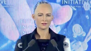 Sophia, primul robot cu cetățenie, vine la Bucureşti