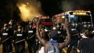 Stare de urgenţă în Carolina de Nord! Violenţe şi proteste împotriva poliţiei