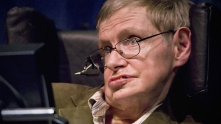 Stephen Hawking intenţionează să zboare la bordul avionului spaţial