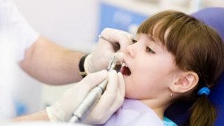 ALERTĂ! 50% dintre copiii care merg la dentist au urgențe dentare!