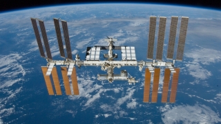 Trei membri ai echipajului Stației Spațiale Internaționale au revenit pe Terra