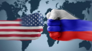 SUA/ Rusia: Declaraţii, minciuni, distrugătoare şi zdrăngănit de arme