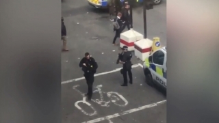Poliţia a evacuat o zonă după descoperirea unui pachet suspect, în centrul Londrei