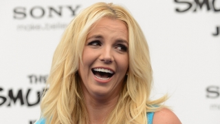 Incident vestimentar: lui Britney Spears i s-a desfăcut sutienul în plin concert