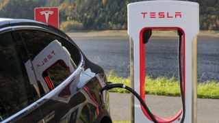 Tesla intenţionează să producă o maşină de 25.000 de euro