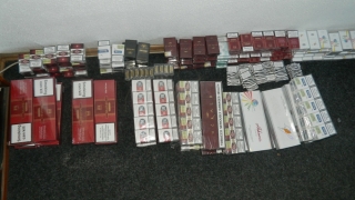 Cinci persoane cu 432 pachete de ţigări netimbrate, surprinse de jandarmi