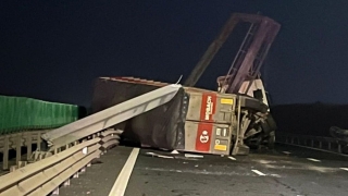 Tir răsturnat pe Autostrada A2, pe sensul Constanța – București