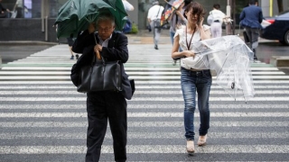 Taifunul Mindulle amenință Tokyo. Zeci de mii de japonezi primind ordin de evacuare