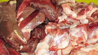 Tone de carne şi produse din carne, confiscate de inspectorii ANSVSA