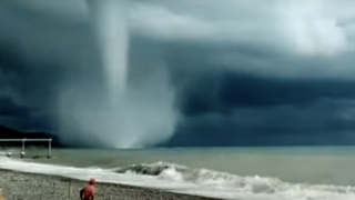 O tornadă s-a format în apropiere de o plajă din Soci, la Marea Neagră