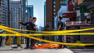 Toronto, însângerat! O camionetă a spulberat zeci de pietoni
