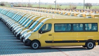 Transportatorii „parchează“ 5.000 de mașini la minister