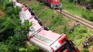 55 de morți și aproape 600 de răniți, în urma deraierii unui tren