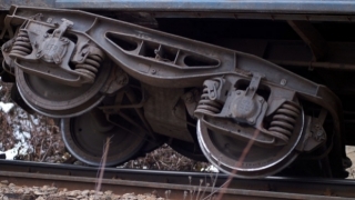Un tren de persoane, cu două vagoane, a deraiat