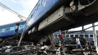 Zeci de morți în India, din cauza deraierii unui tren de pasageri