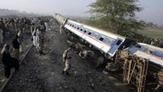Cel puțin șase morți și peste 150 de răniți, în urma coliziunii a două trenuri în Pakistan